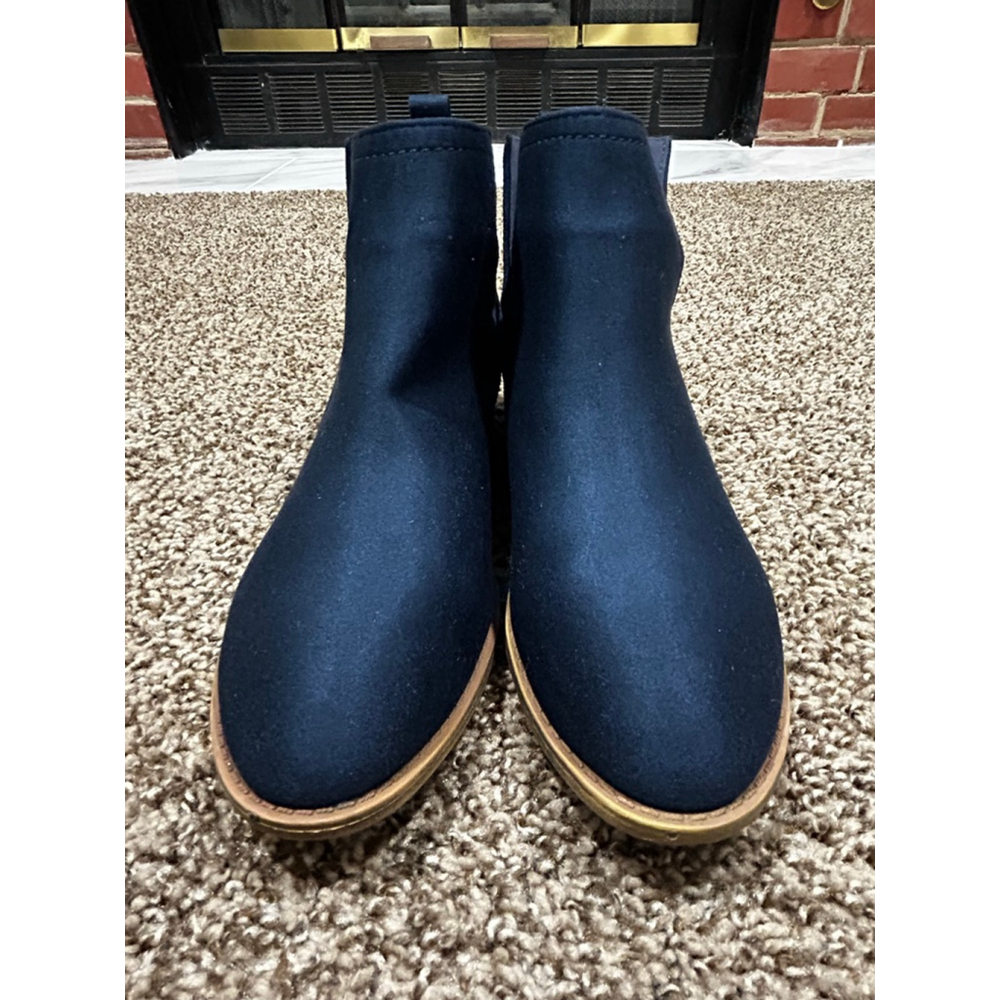 New without box Journee Collection Rimi Notched Ankle Stacked Heel Bootie 8.5